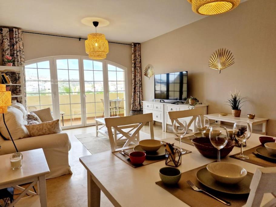 Royal Golf View: 2Br, Pools & Ac Daire Sitio de Calahonda Dış mekan fotoğraf